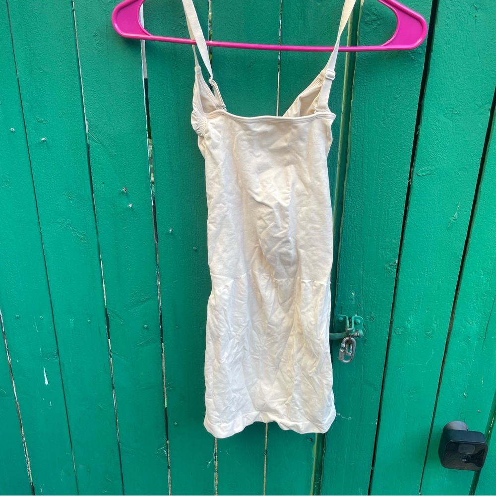 SKIMS Seamless Sculpt Dress in Sand NWOT - Picture 3 of 3
